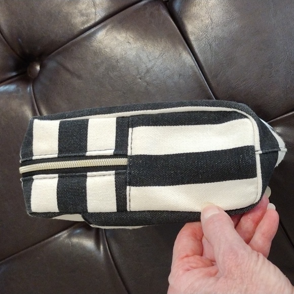 Lacome Set of two Makeup Bags with Goodies - Picture 6 of 16